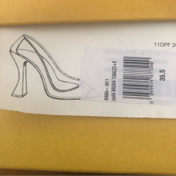 NIB $850 Fendi Colibri Logo Pointed Toe Pump in size 5 US / 35.5 EU! - Picture 10 of 11